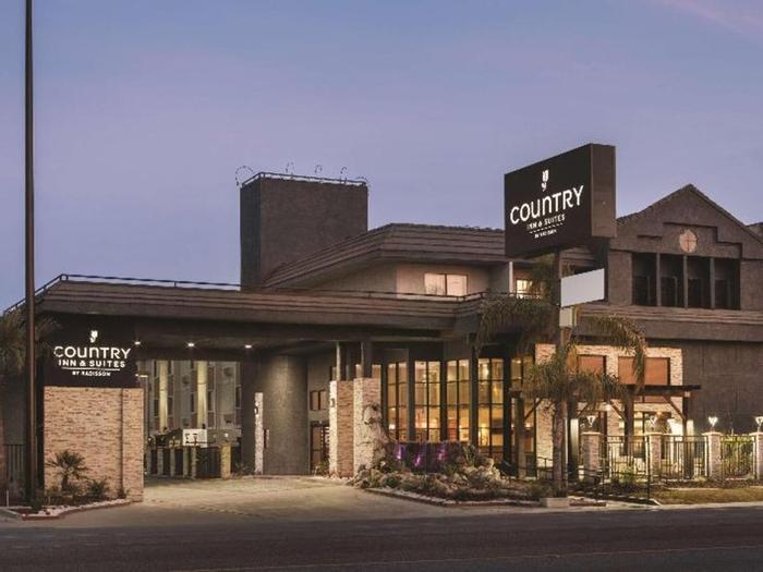Hotel Country Inn & Suites by Radisson, Bakersfield, CA - Bild 1