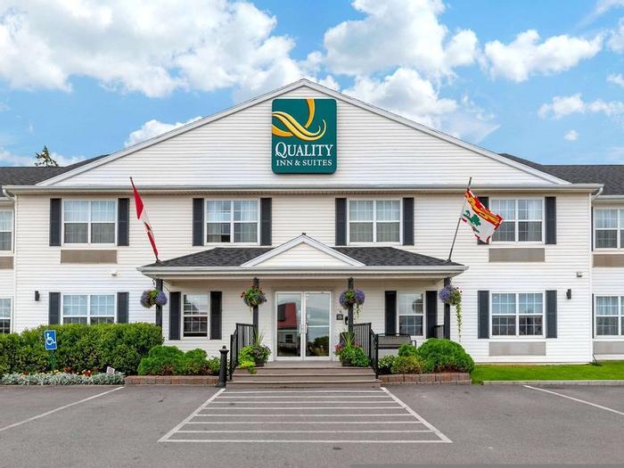Hotel Quality Inn & Suites - Bild 1