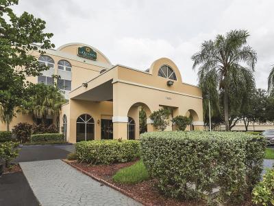 Hotel La Quinta Inn & Suites by Wyndham Miami Lakes - Bild 2