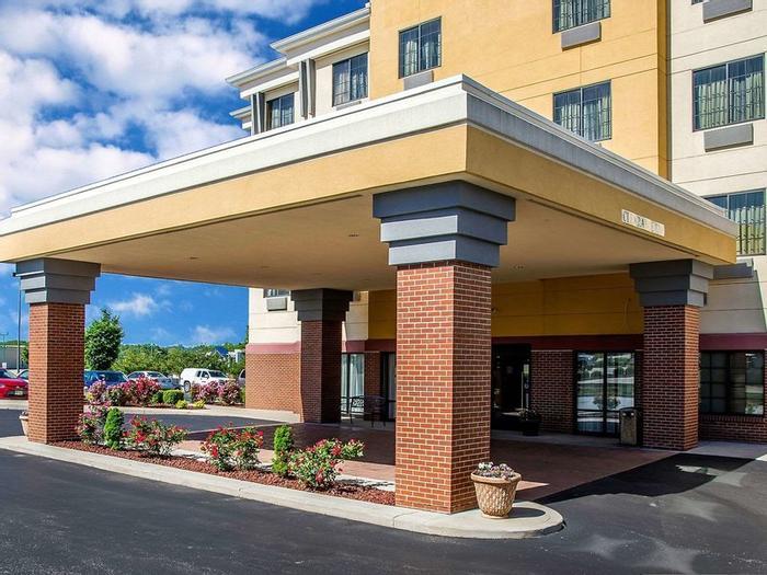 Comfort Inn & Suites Cincinnati Eastgate - Bild 1
