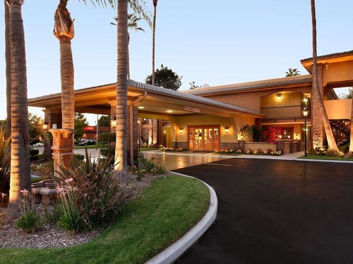 SureStay Plus Hotel by Best Western San Bernardino South - Bild 1