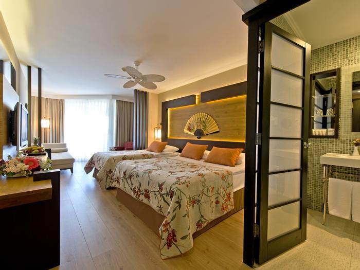 Limak Lara Deluxe Hotel & Resort - Bild 1