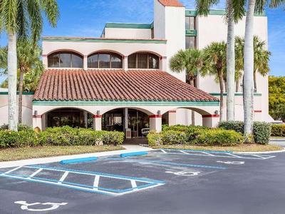 Hotel Ramada by Wyndham West Palm Beach Airport - Bild 3