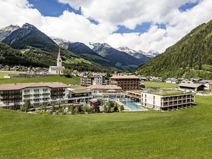 Hotel Alpine Luxury Spa Resort Schwarzenstein - Bild 1