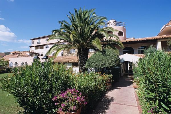 Colonna Beach Hotel & Apartments - Bild 1