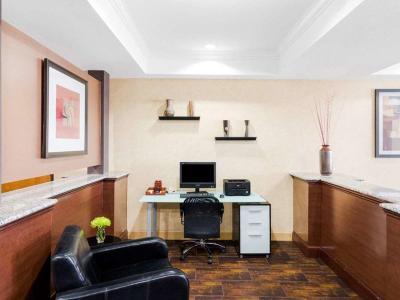 Hotel Comfort Suites Las Colinas Center - Bild 3