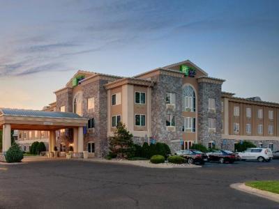 Hotel Holiday Inn Express & Suites Saginaw - Bild 2
