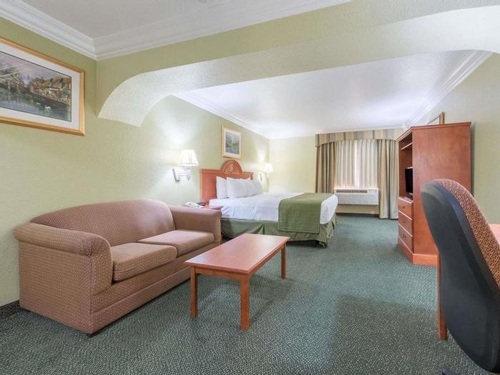 SureStay Plus Hotel by Best Western Benbrook Ft Worth - Bild 1