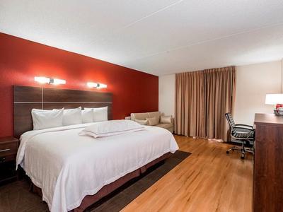 Hotel Red Roof PLUS+ & Suites Knoxville West-Cedar Bluff - Bild 4