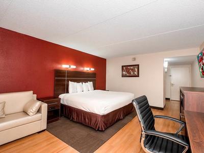 Hotel Red Roof PLUS+ & Suites Knoxville West-Cedar Bluff - Bild 3