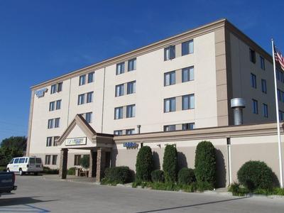 Hotel EverSpring Inn & Suites - Bild 2