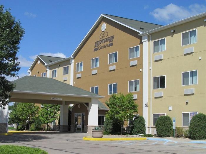 Hotel EverSpring Inn & Suites - Bild 1