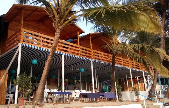 Cafe Blue Beach Huts & Multi Cuisine Restaurant - Bild 1