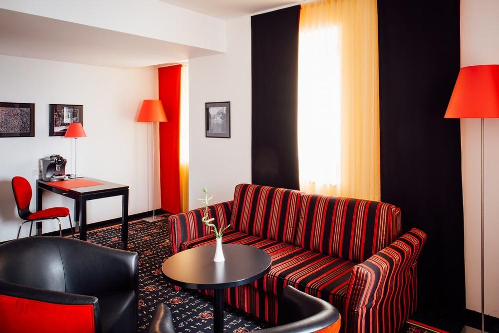 Hotel Vienna House Easy by Wyndham Airport Bucharest - Bild 1