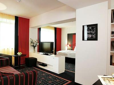 Hotel Vienna House Easy by Wyndham Airport Bucharest - Bild 2