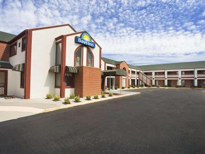 Hotel Days Inn by Wyndham Wichita West Near Airport - Bild 2