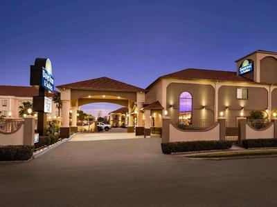 Hotel Days Inn & Suites by Wyndham Houston Hobby Airport - Bild 2