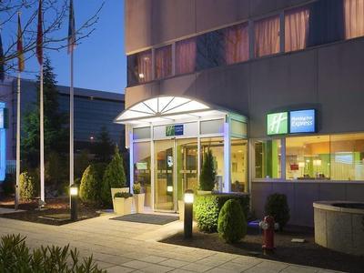 Hotel Ramada by Wyndham Madrid Tres Cantos - Bild 3
