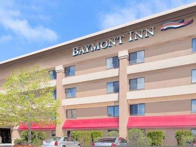 Baymont Inn & Suites Flint - Flint