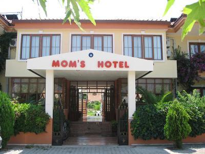 Mom's Hotel - Bild 3