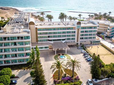 Constantinou Bros Pioneer Beach Hotel - Bild 2