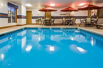 Hotel Country Inn & Suites by Radisson, Crystal Lake, IL - Bild 1