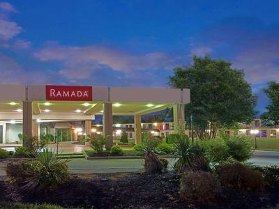 Hotel Ramada by Wyndham Louisville North - Bild 2