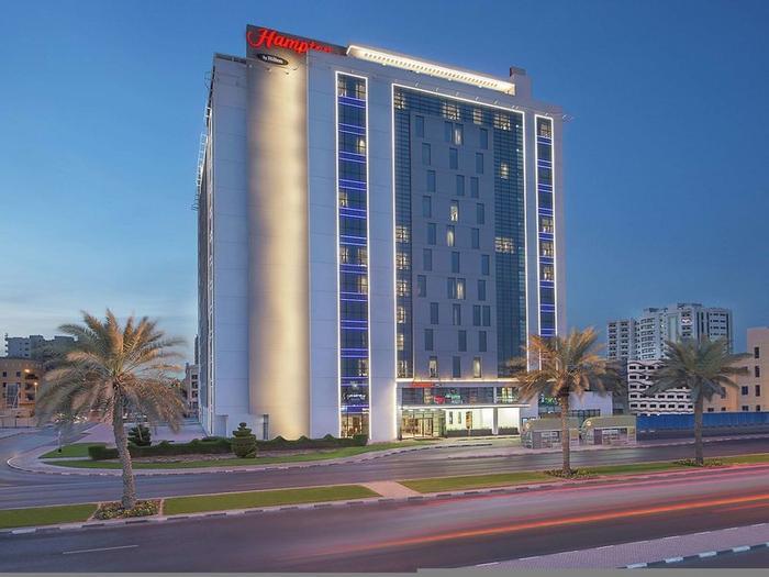 Hotel Hampton by Hilton Dubai Airport - Bild 1
