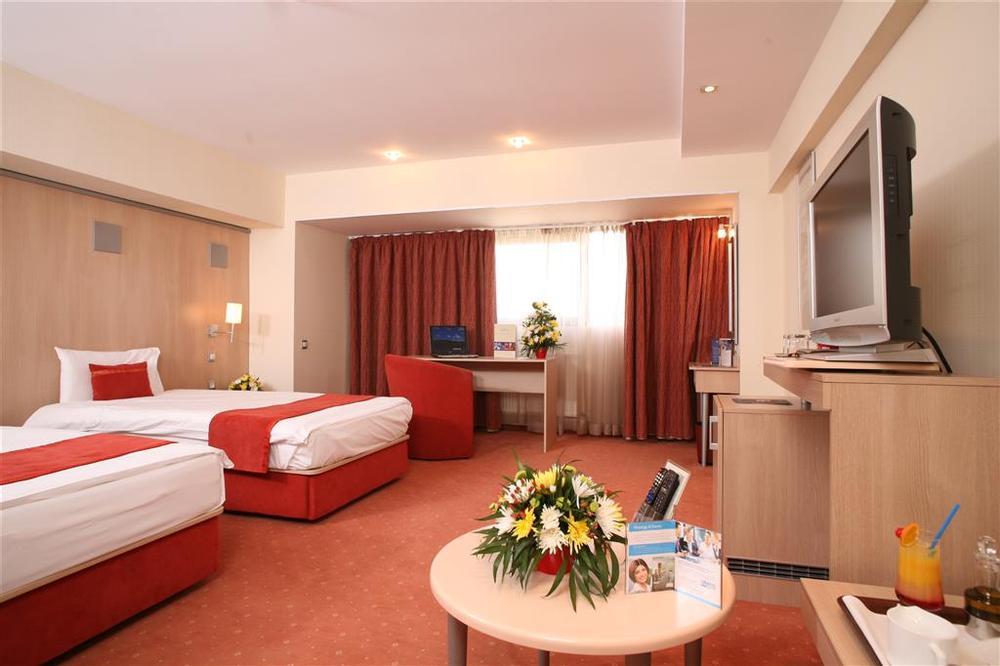 Hotel Holiday Inn Bucharest - Times - Bild 1