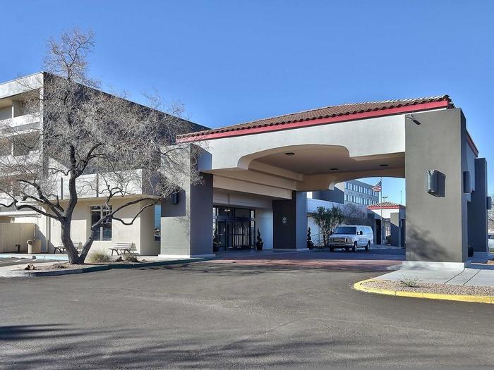 Hotel Ramada Plaza by Wyndham Albuquerque Midtown - Bild 1