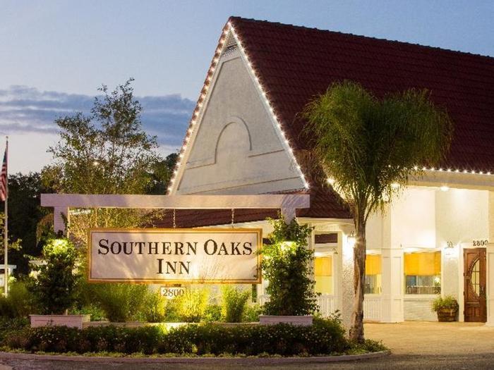 Hotel Southern Oaks Inn - Bild 1