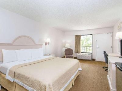 Hotel Days Inn and Suites by Wyndham Navarre Conference Center - Bild 5