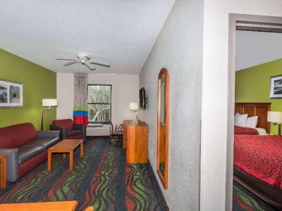 Hotel Days Inn & Suites by Wyndham Fort Myers Near JetBlue Park - Bild 5