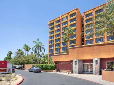 Hotel Ramada by Wyndham Phoenix Midtown - Bild 2