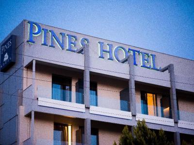 Pines Hotel - Bild 2