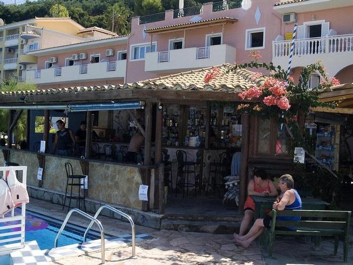 Agoulos Beach Hotel - Bild 1