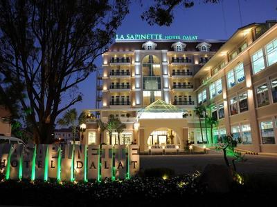Hotel La Sapinette Dalat - Bild 2