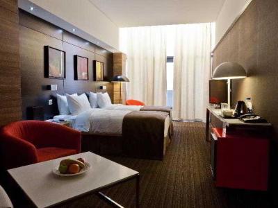 Ramada Hotel And Suites Baku - Bild 4