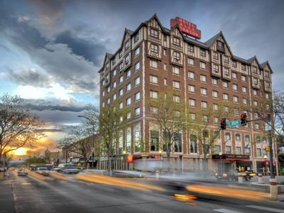 Hotel Alex Johnson Rapid City, Curio Collection by Hilton - Bild 5