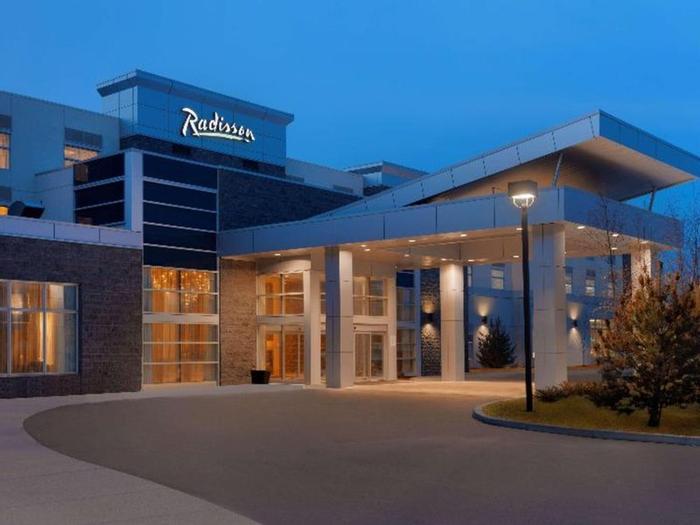 Radisson Hotel Conference Center Calgary Airport - Bild 1