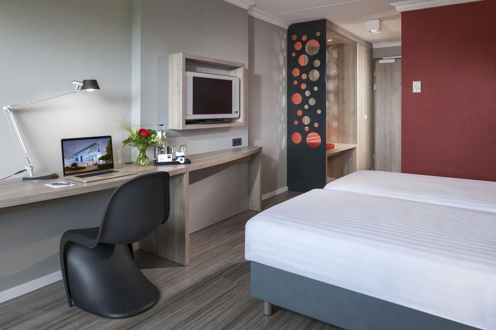 Hotel Ramada by Wyndham Amsterdam Airport Schiphol - Bild 1