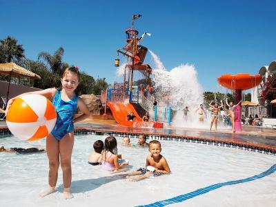 Howard Johnson by Wyndham Anaheim Hotel & Water Playground - Bild 4