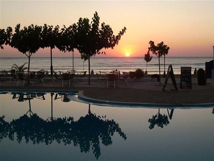 Corissia Beach Hotel - Bild 1