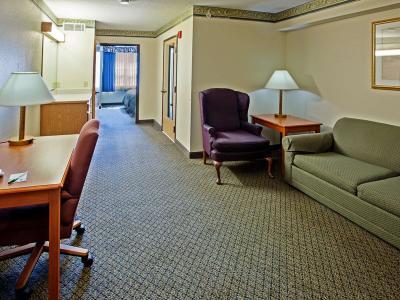 Hotel Country Inn & Suites by Radisson, Lansing, MI - Bild 2