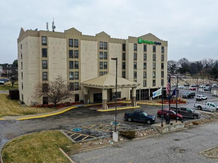 Holiday Inn Express & Suites Central Omaha - Bild 1