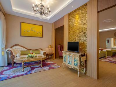 Hotel Ramada Suites By Wyndham Solo - Bild 4