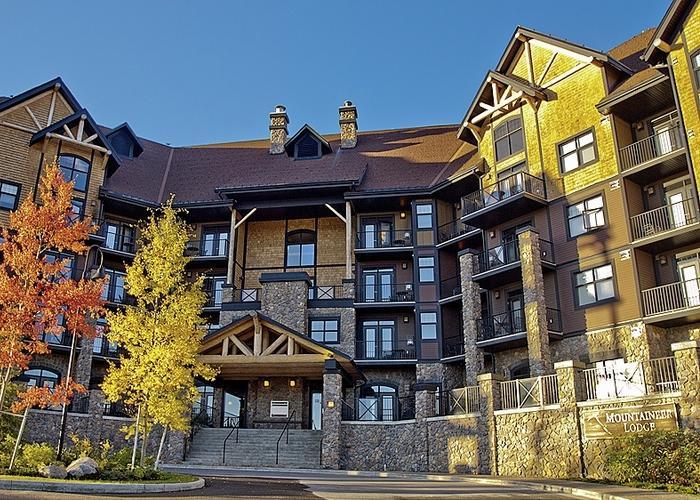 Hotel Glacier Mountaineer Lodge - Bild 1