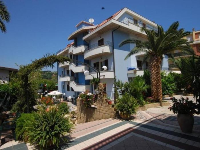 Hotel Villaggio Verde Cupra - Bild 1
