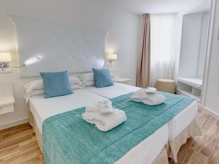 Hotel FERGUS Style Cala Blanca Suites - Bild 1