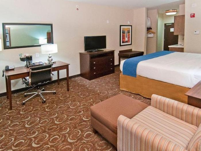 Hotel Holiday Inn Express And Suites San Antonio SE by AT&T Center - Bild 1